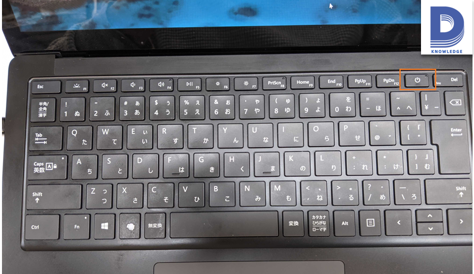 Surface Laptopの電源ボタンは赤枠の中